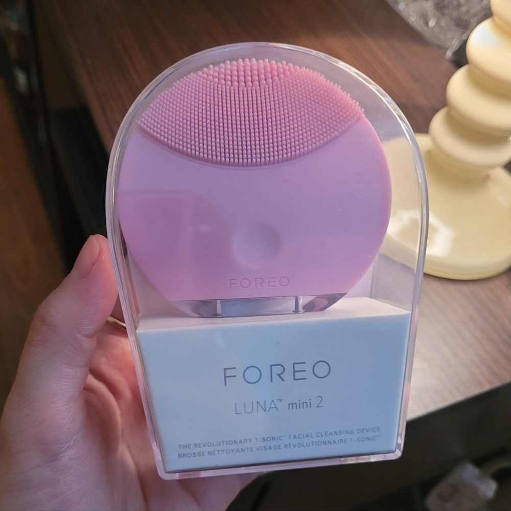 Sold! NWT FOREO Luna Mini 2 Skincare Device - Light Pink